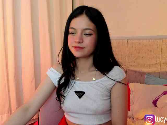 LucyEvanss webcam