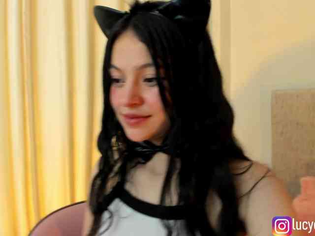 LucyEvanss webcam