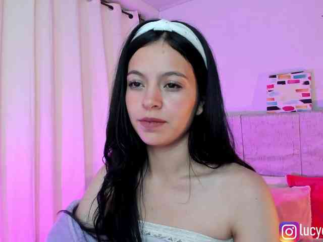 LucyEvanss webcam