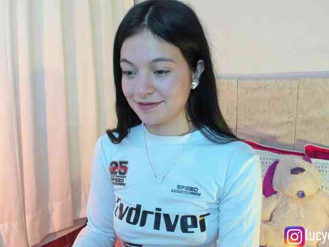 LucyEvanss webcam