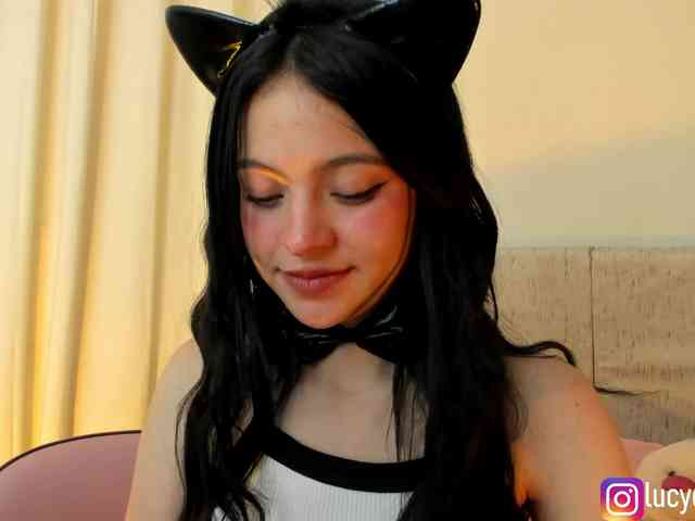 LucyEvanss webcam