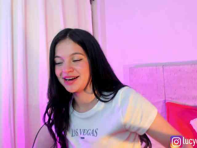 LucyEvanss webcam