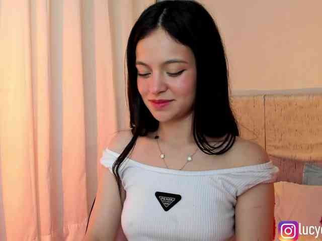 LucyEvanss webcam