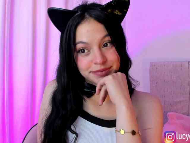 LucyEvanss webcam