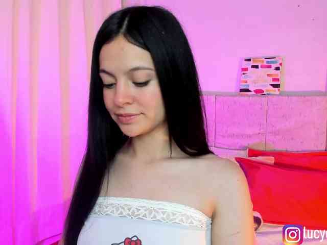 LucyEvanss webcam