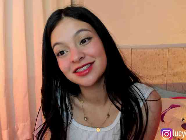 LucyEvanss webcam