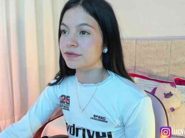 LucyEvanss webcam