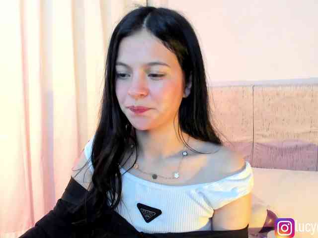 LucyEvanss webcam