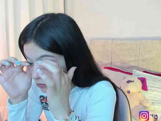 LucyEvanss webcam