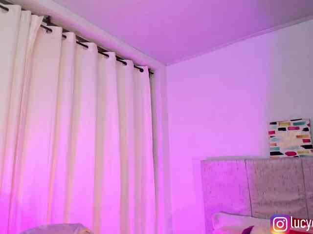 LucyEvanss webcam