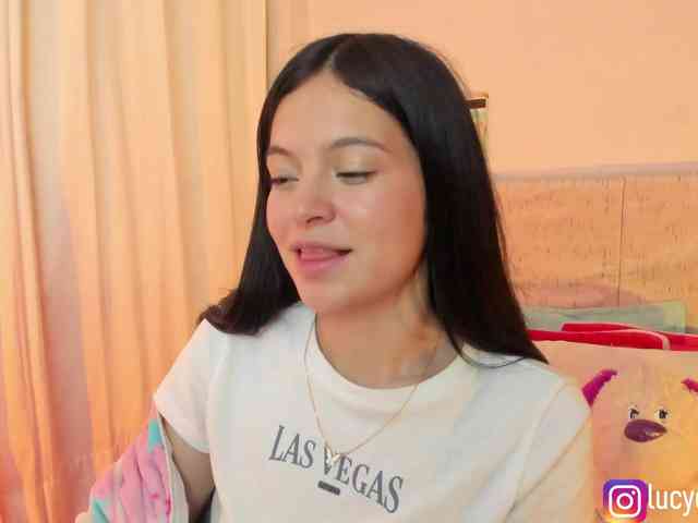 LucyEvanss webcam