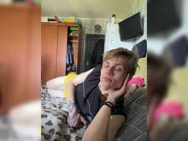 Модель: emosexxx