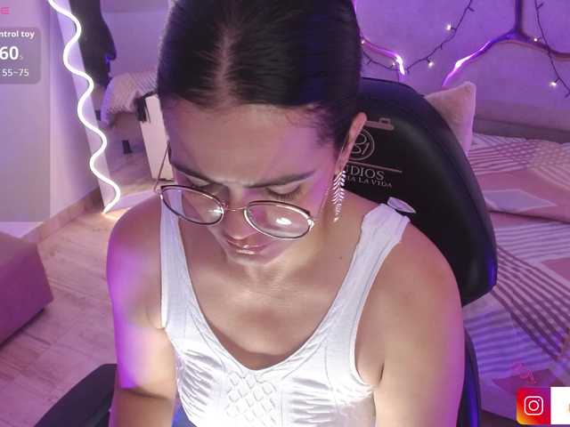 Rosalind-tay's BongaCams show and profile