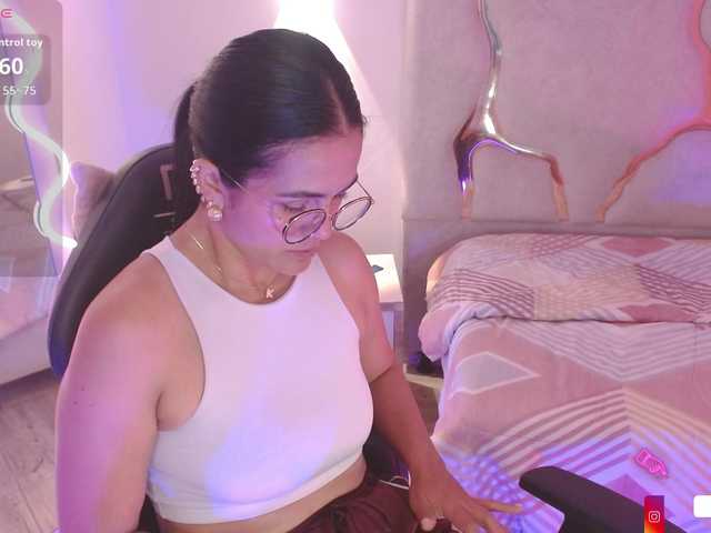 Rosalind-tay's BongaCams show and profile