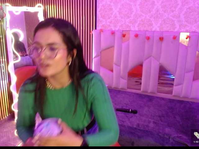 Rosalind-tay's BongaCams show and profile