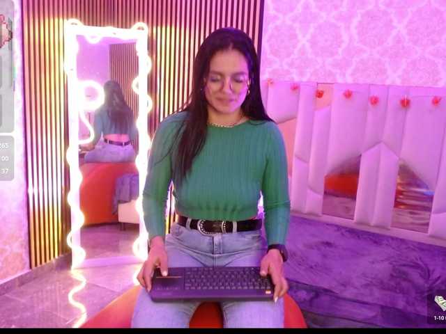 Rosalind-tay's BongaCams show and profile