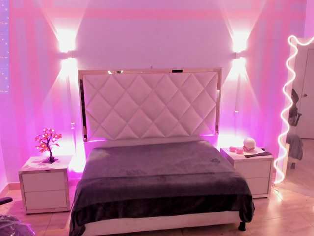 Rosalind-tay's BongaCams show and profile