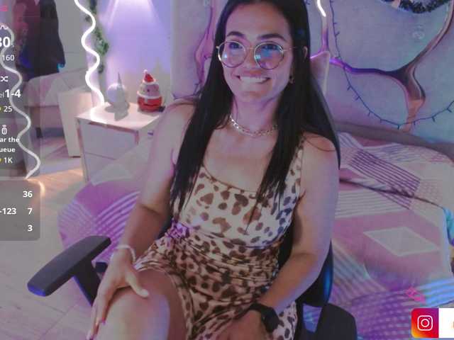 Rosalind-tay's BongaCams show and profile