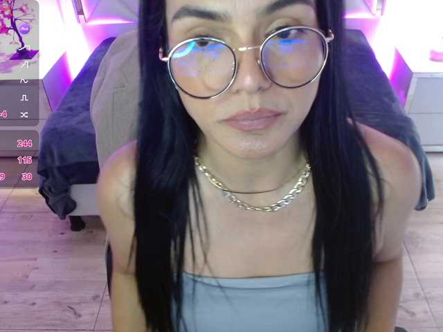 Rosalind-tay's BongaCams show and profile