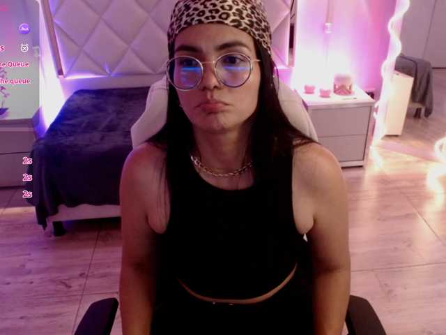 Rosalind-tay's BongaCams show and profile