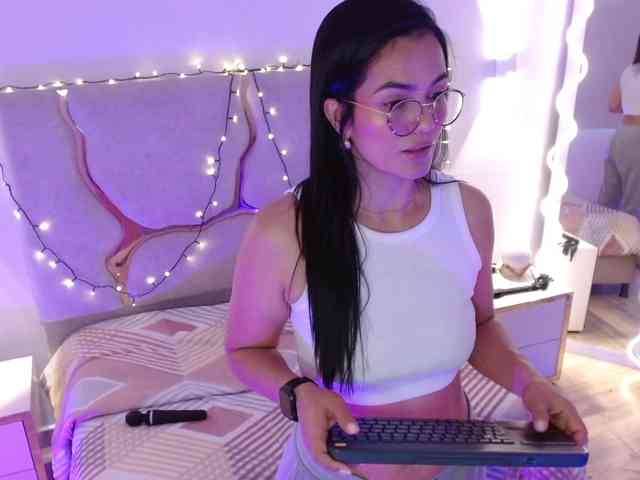 Rosalind-tay Live Webcam on BongaCams