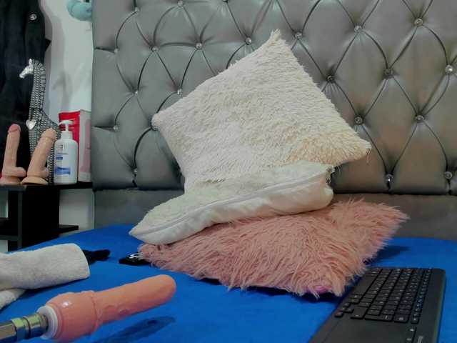 candibella webcam bongacams model stream image