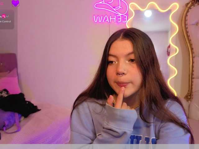 KISSI-TAY's BongaCams show and profile