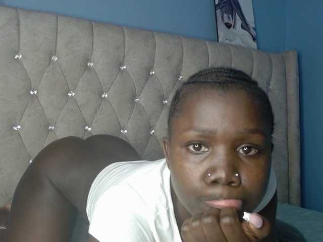 Zhuubrowm from BongaCams