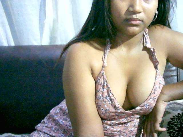 HotTia Live Cam on BongaCams