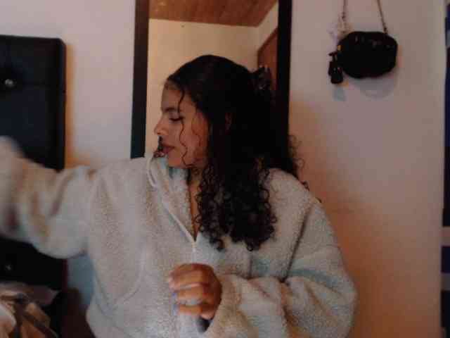Isis-gil's webcam live show