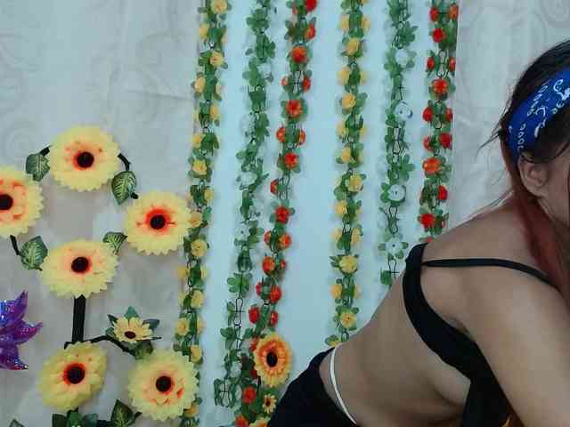 AishaandFriends webcam