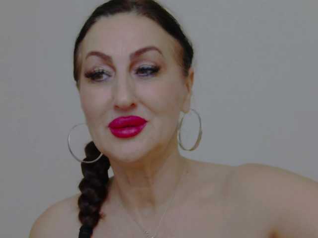 Lorena422's BongaCams show and profile