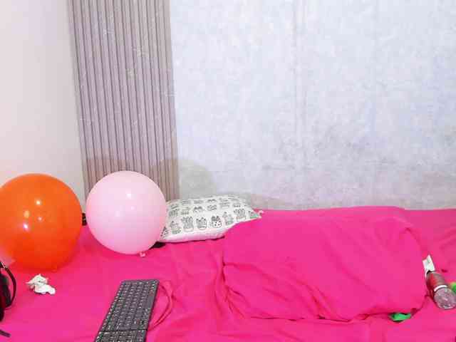 Ally-blonde webcam