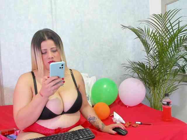 Ally-blonde webcam