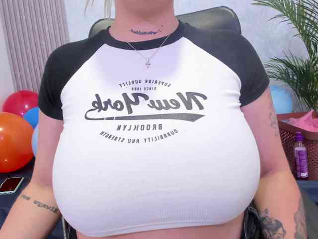 Ally-blonde webcam