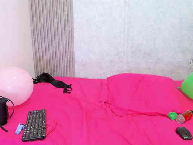 Ally-blonde webcam