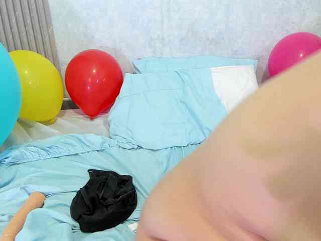 Ally-blonde webcam