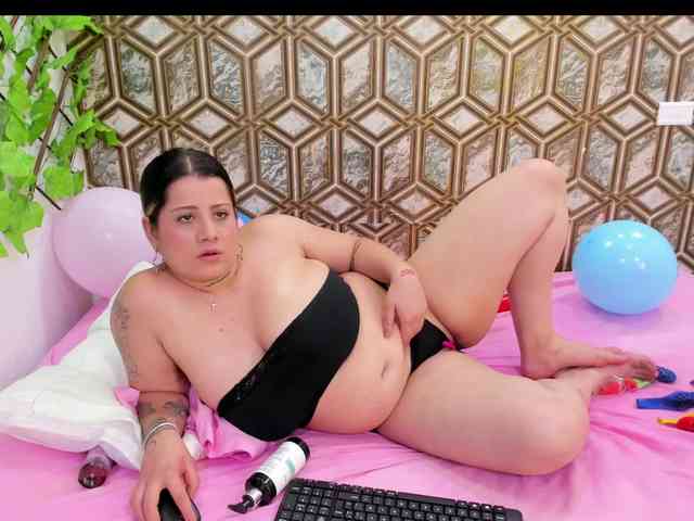 Ally-blonde webcam