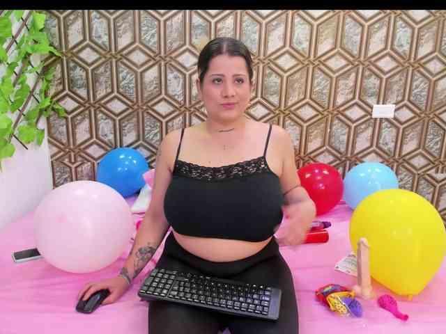 Ally-blonde webcam