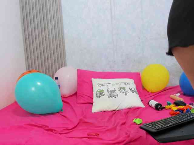 Ally-blonde webcam