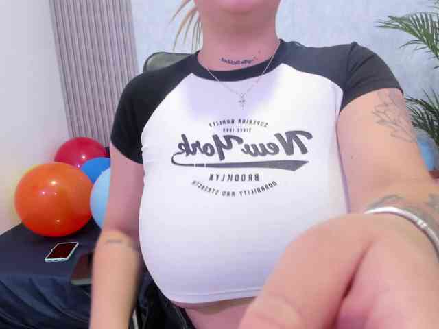 Ally-blonde webcam