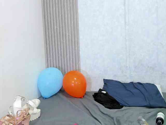 Ally-blonde webcam
