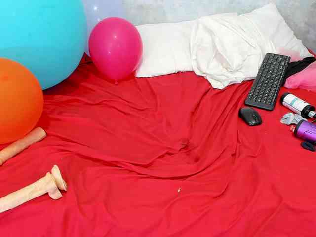 Ally-blonde webcam