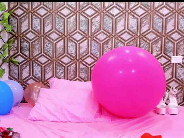 Ally-blonde webcam