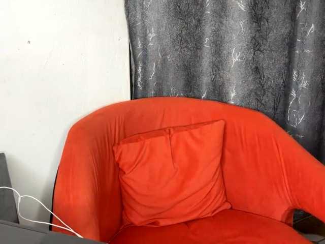 Hoelygrail webcam bongacams model stream image