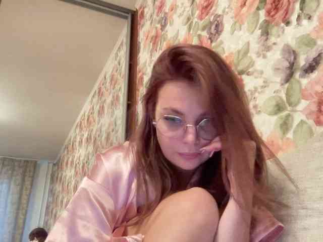 BellaGreymodel webcam