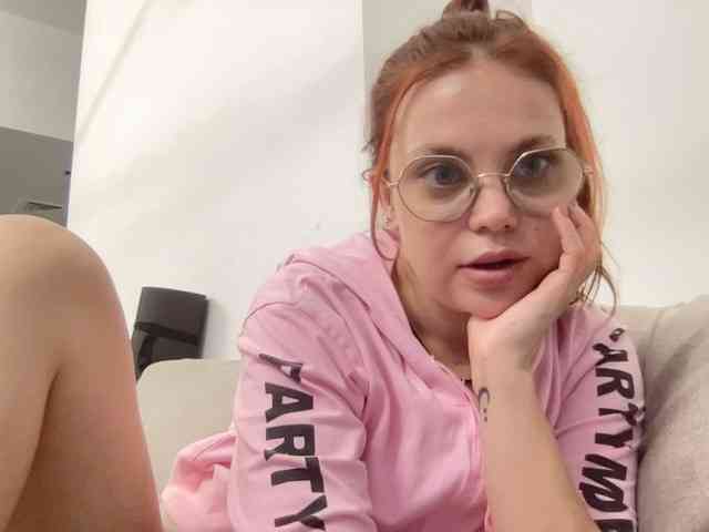 BellaGreymodel webcam