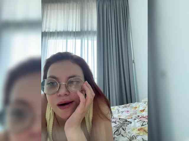 BellaGreymodel webcam