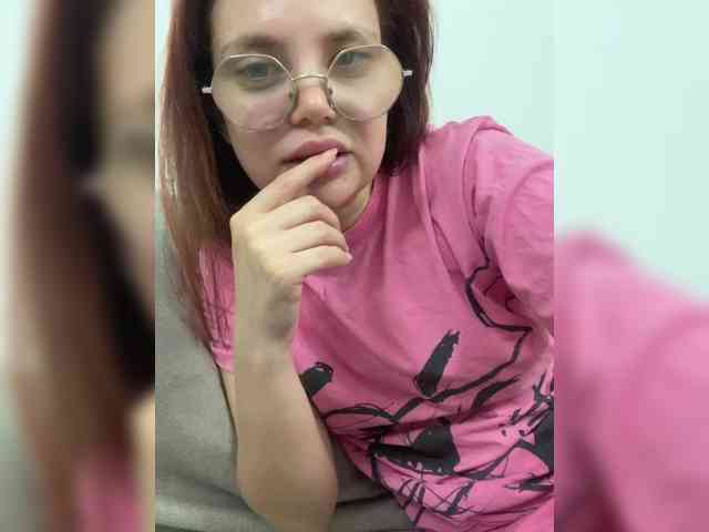 BellaGreymodel webcam