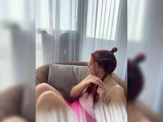 BellaGreymodel webcam